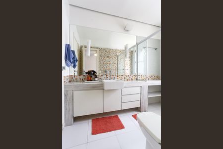 Apartamento à venda com 325m², 4 quartos e 5 vagasBanheiro da Suíte 1