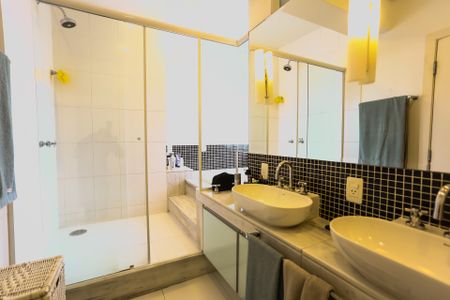 Apartamento à venda com 325m², 4 quartos e 5 vagasBanheiro da Suíte 4