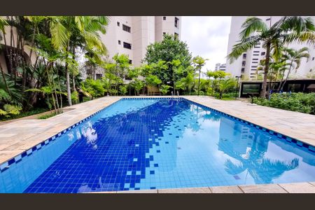 Apartamento à venda com 325m², 4 quartos e 5 vagasÁrea comum - Piscina