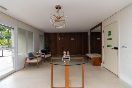 Apartamento à venda com 61m², 2 quartos e 2 vagasHall social