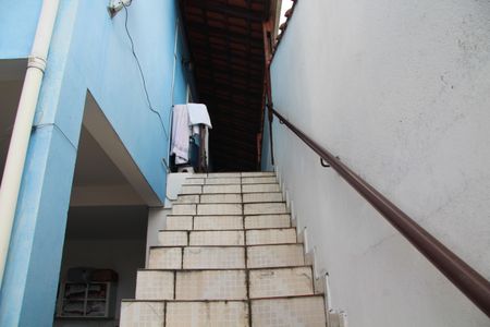 Casa à venda com 125m², 2 quartos e 2 vagasEscada acesso a area de serviço e churrasqueira 