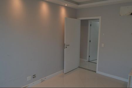 Casa de condomínio à venda com 243m², 4 quartos e 3 vagasQuarto