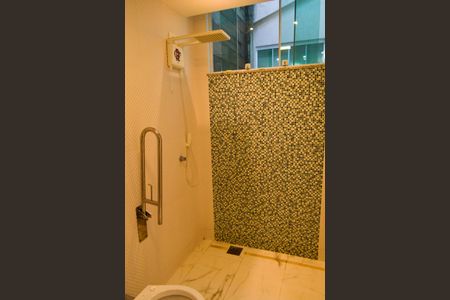 Casa de condomínio à venda com 243m², 4 quartos e 3 vagasBanheiro da Suíte 1