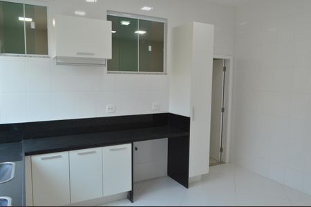 Casa de condomínio à venda com 243m², 4 quartos e 3 vagasÁrea de Serviço