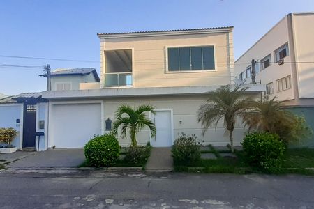 Casa de condomínio à venda com 243m², 4 quartos e 3 vagasFachada