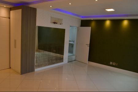 Casa de condomínio à venda com 243m², 4 quartos e 3 vagasSuíte 1