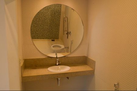 Casa de condomínio à venda com 243m², 4 quartos e 3 vagasBanheiro da Suíte 1