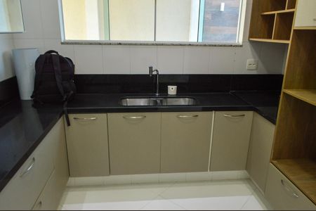 Casa de condomínio à venda com 243m², 4 quartos e 3 vagasCozinha