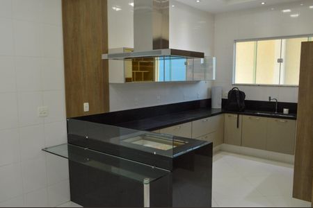 Casa de condomínio à venda com 243m², 4 quartos e 3 vagasCozinha