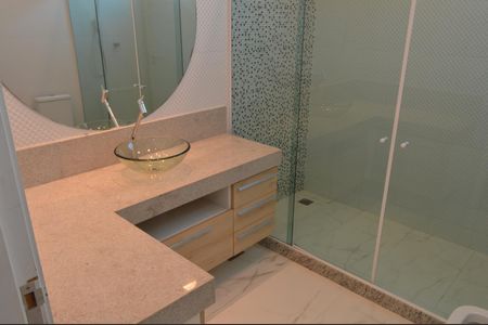 Casa de condomínio à venda com 243m², 4 quartos e 3 vagasBanheiro da Suíte 3