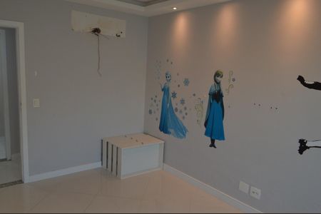 Casa de condomínio à venda com 243m², 4 quartos e 3 vagasQuarto