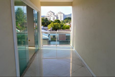 Casa de condomínio à venda com 243m², 4 quartos e 3 vagasVaranda da Suíte 2