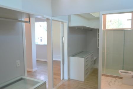 Casa de condomínio à venda com 243m², 4 quartos e 3 vagasCloset da Suíte 3