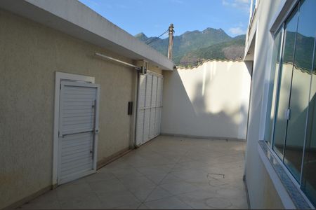 Casa de condomínio à venda com 243m², 4 quartos e 3 vagasQuintal