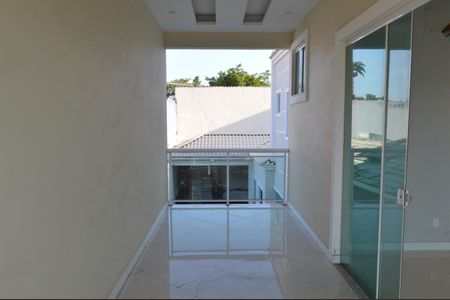 Casa de condomínio à venda com 243m², 4 quartos e 3 vagasVaranda da Suíte 2