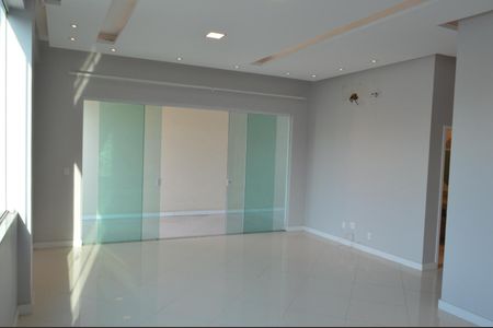 Casa de condomínio à venda com 243m², 4 quartos e 3 vagasSuíte 2