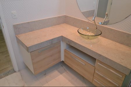 Casa de condomínio à venda com 243m², 4 quartos e 3 vagasBanheiro da Suíte 3