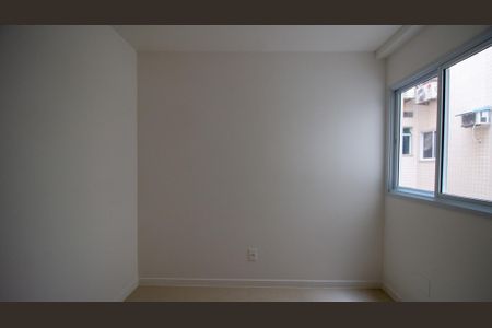 Apartamento à venda com 7m², 3 quartos e 2 vagas Apartamento à venda com 7m², 3 quartos e 2 vagasQuarto 2