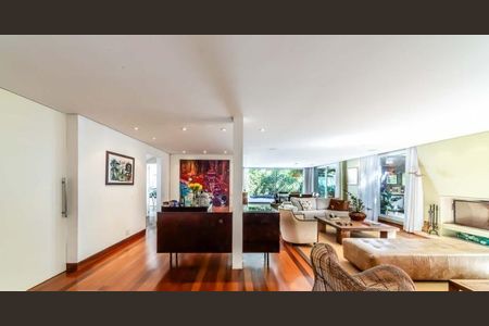 Casa à venda com 418m², 4 quartos e 6 vagas