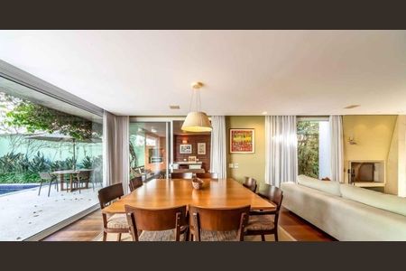 Casa à venda com 418m², 4 quartos e 6 vagas