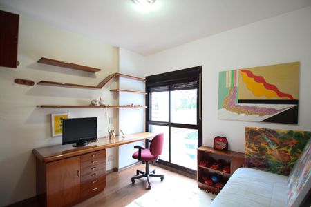 Apartamento à venda com 275m², 4 quartos e 4 vagas Apartamento à venda com 275m², 4 quartos e 4 vagasQuarto 2