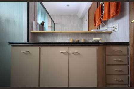 Apartamento à venda com 275m², 4 quartos e 4 vagas Apartamento à venda com 275m², 4 quartos e 4 vagasBanheiro Social