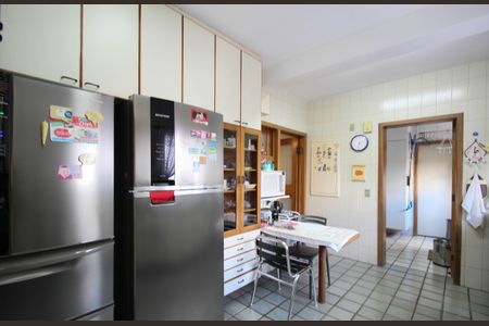 Apartamento à venda com 275m², 4 quartos e 4 vagas Apartamento à venda com 275m², 4 quartos e 4 vagasCozinha