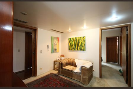 Apartamento à venda com 275m², 4 quartos e 4 vagas Apartamento à venda com 275m², 4 quartos e 4 vagasSala 2