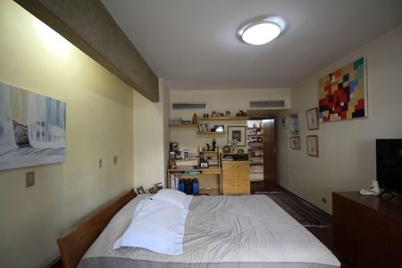 Apartamento à venda com 275m², 4 quartos e 4 vagas Apartamento à venda com 275m², 4 quartos e 4 vagasSuíte Master