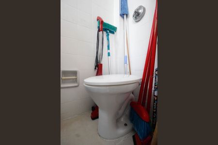 Apartamento à venda com 86m², 3 quartos e 1 vaga Apartamento à venda com 86m², 3 quartos e 1 vagaBanheiro de serviço