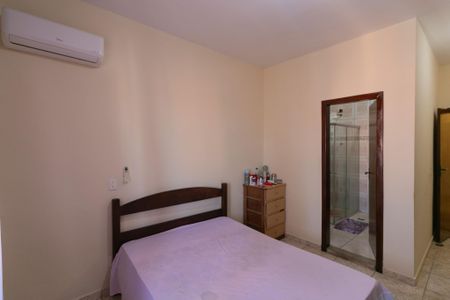 Casa à venda com 204m², 3 quartos e 2 vagasQuarto 2 Suite