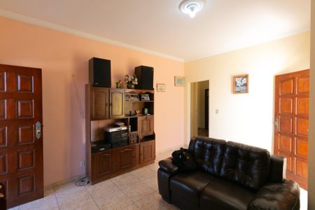 Casa à venda com 204m², 3 quartos e 2 vagasSala