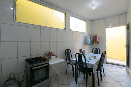 Casa à venda com 204m², 3 quartos e 2 vagasCozinha e Área de Serviço