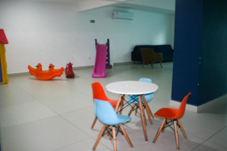 Apartamento para alugar com 99m², 2 quartos e 2 vagasÁrea comum - Playground
