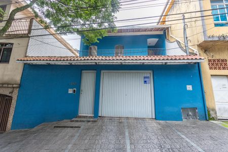 Casa à venda com 160m², 3 quartos e 4 vagas Casa à venda com 160m², 3 quartos e 4 vagasFachada + placa