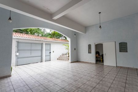 Casa à venda com 160m², 3 quartos e 4 vagas Casa à venda com 160m², 3 quartos e 4 vagasGaragem