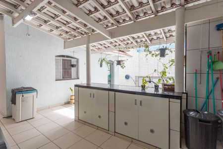 Casa à venda com 160m², 3 quartos e 4 vagas Casa à venda com 160m², 3 quartos e 4 vagasÁrea de lazer - churrasqueira