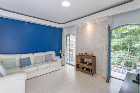 Casa à venda com 160m², 3 quartos e 4 vagas Casa à venda com 160m², 3 quartos e 4 vagasSala