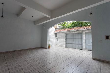 Casa à venda com 160m², 3 quartos e 4 vagas Casa à venda com 160m², 3 quartos e 4 vagasGaragem