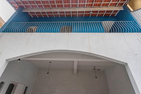 Casa à venda com 160m², 3 quartos e 4 vagas Casa à venda com 160m², 3 quartos e 4 vagasFachada