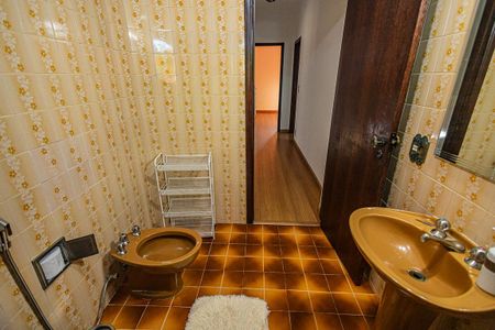 Casa à venda com 475m², 4 quartos e 6 vagas Casa à venda com 475m², 4 quartos e 6 vagasBanheiro