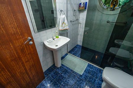 Casa à venda com 475m², 4 quartos e 6 vagas Casa à venda com 475m², 4 quartos e 6 vagasBanheiro 2