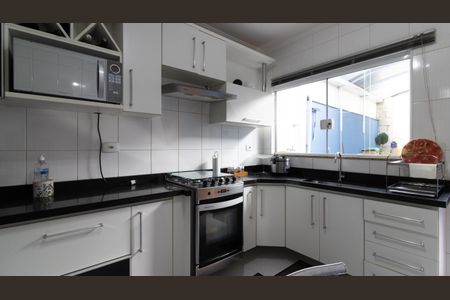 Casa à venda com 107m², 3 quartos e 2 vagas Casa à venda com 107m², 3 quartos e 2 vagasCozinha