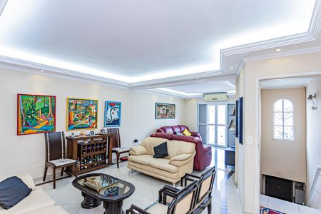 Casa à venda com 180m², 4 quartos e 2 vagas Casa à venda com 180m², 4 quartos e 2 vagasSala