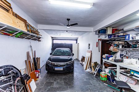 Casa à venda com 180m², 4 quartos e 2 vagas Casa à venda com 180m², 4 quartos e 2 vagasGaragem