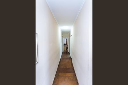 Casa à venda com 180m², 4 quartos e 2 vagas Casa à venda com 180m², 4 quartos e 2 vagasCorredor