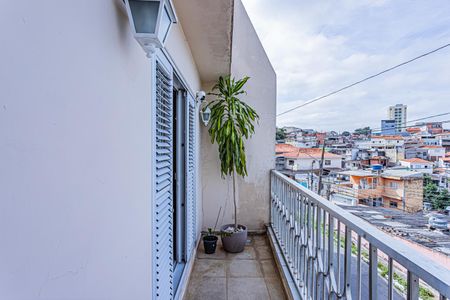 Casa à venda com 180m², 4 quartos e 2 vagas Casa à venda com 180m², 4 quartos e 2 vagasVaranda sala