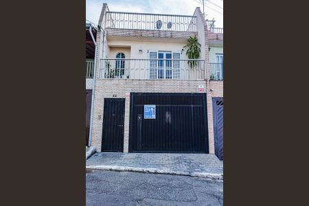Casa à venda com 180m², 4 quartos e 2 vagas Casa à venda com 180m², 4 quartos e 2 vagasFachada + Placa