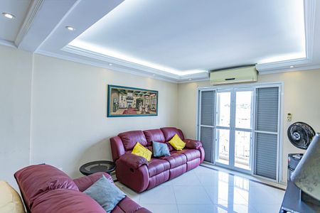 Casa à venda com 180m², 4 quartos e 2 vagas Casa à venda com 180m², 4 quartos e 2 vagasSala