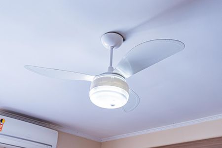 Casa à venda com 180m², 4 quartos e 2 vagas Casa à venda com 180m², 4 quartos e 2 vagasSuíte